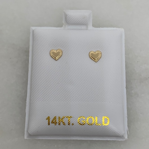 14K Gold Small 5mm Heart Stud Earrings - Picture 4 of 8
